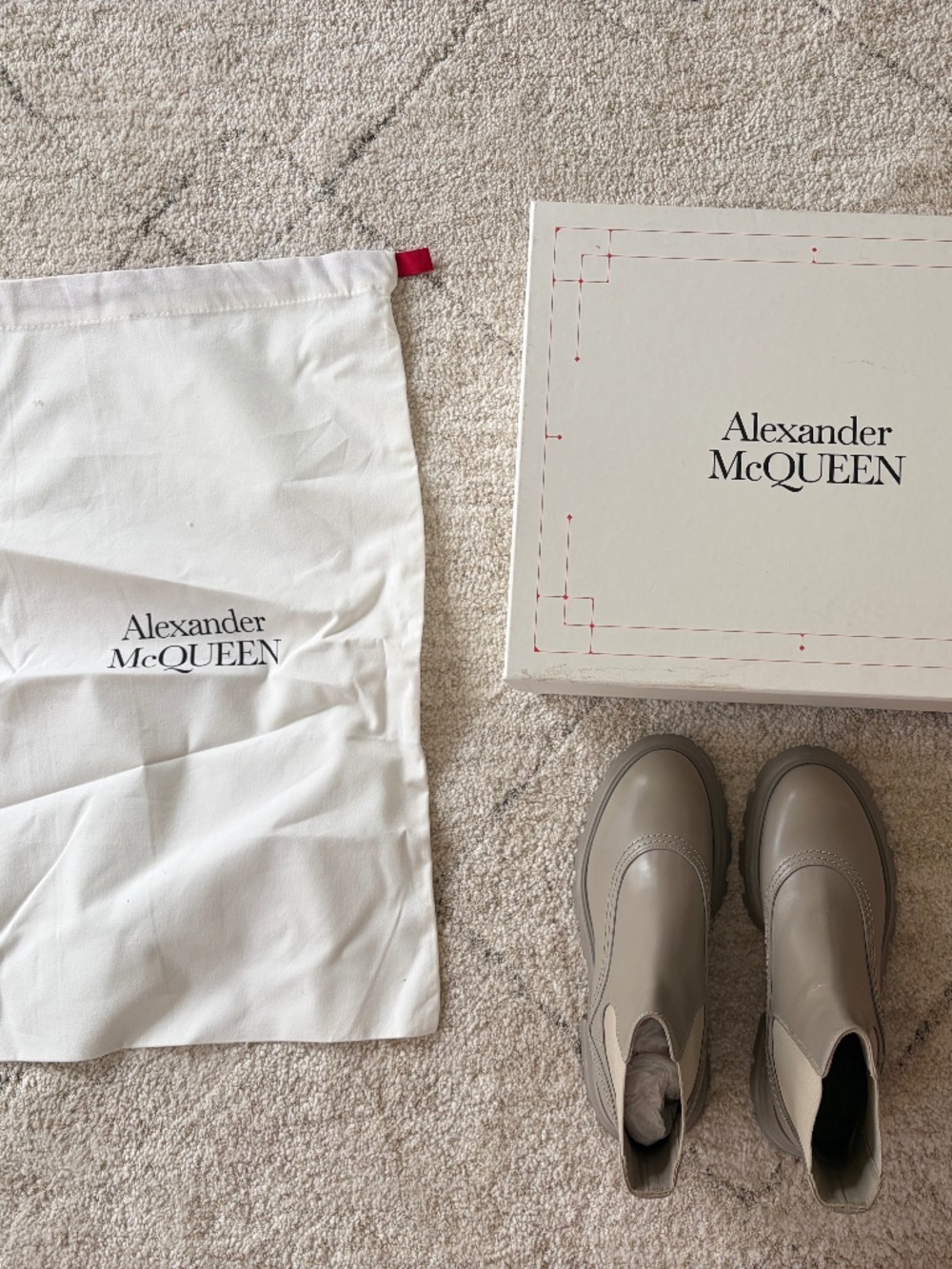 Alexander McQueen Lug Sole Chelsea Boots - leather - stone - 38.5